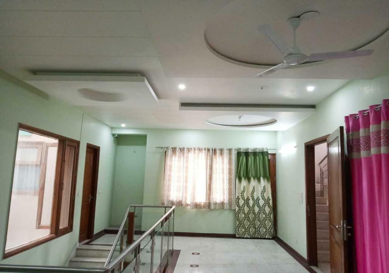 J P Residency Hotel Grander Noida Exterior foto