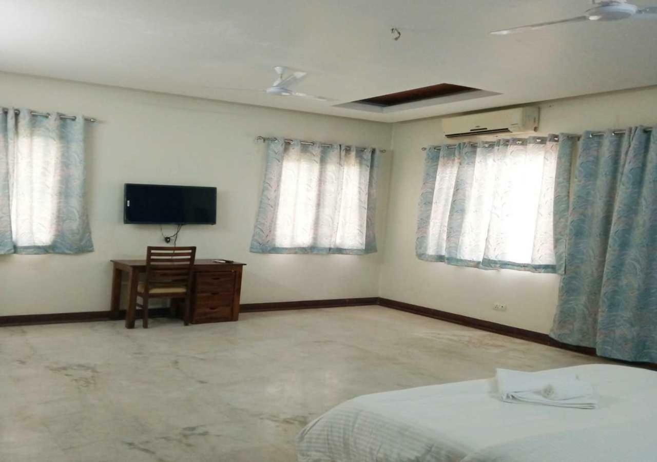 J P Residency Hotel Grander Noida Exterior foto
