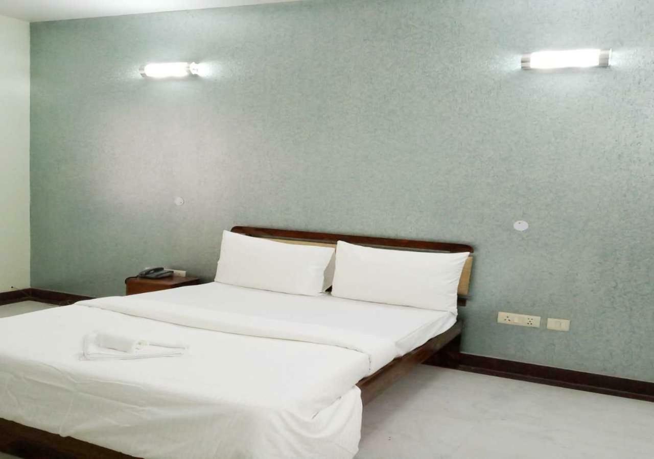 J P Residency Hotel Grander Noida Exterior foto