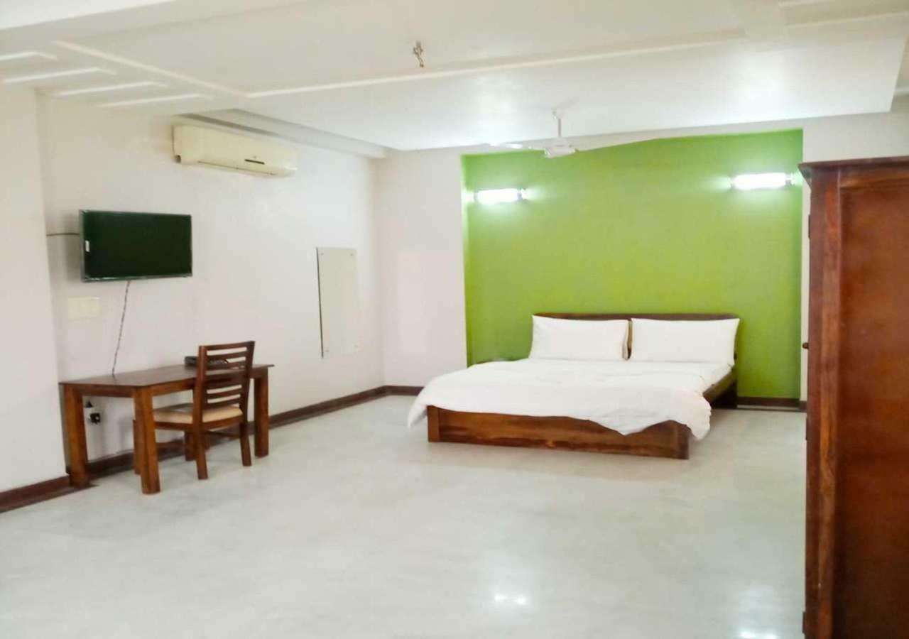 J P Residency Hotel Grander Noida Exterior foto