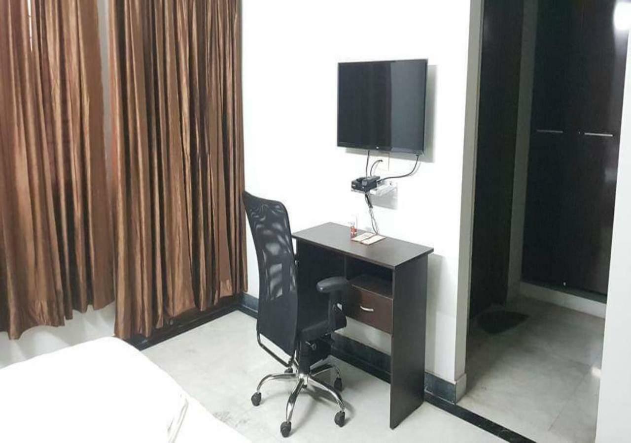 J P Residency Hotel Grander Noida Exterior foto