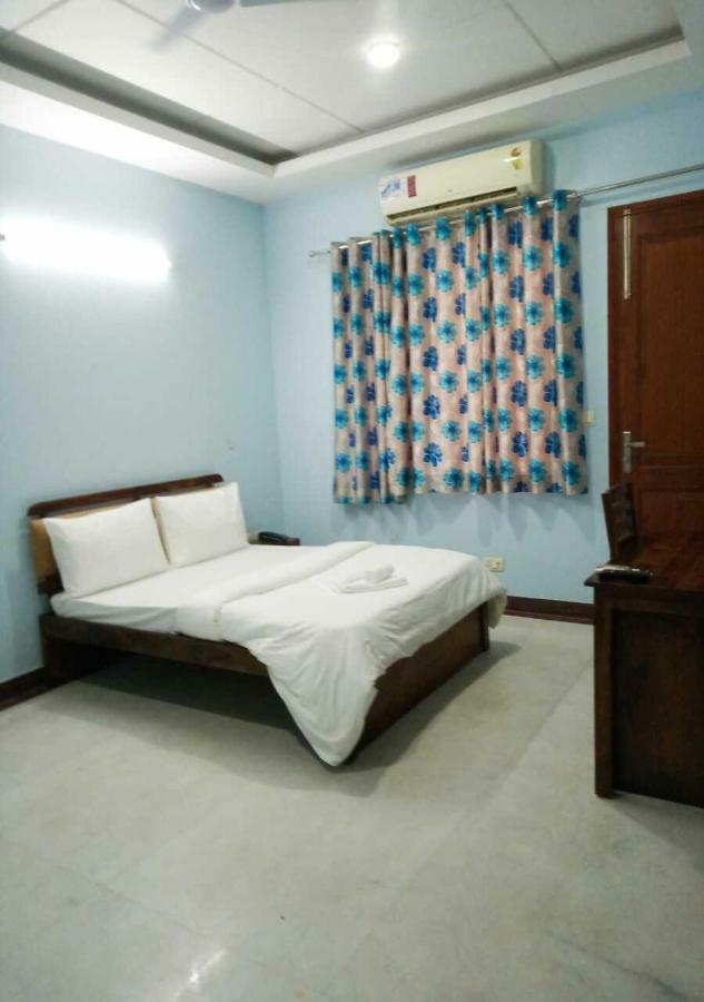 J P Residency Hotel Grander Noida Exterior foto